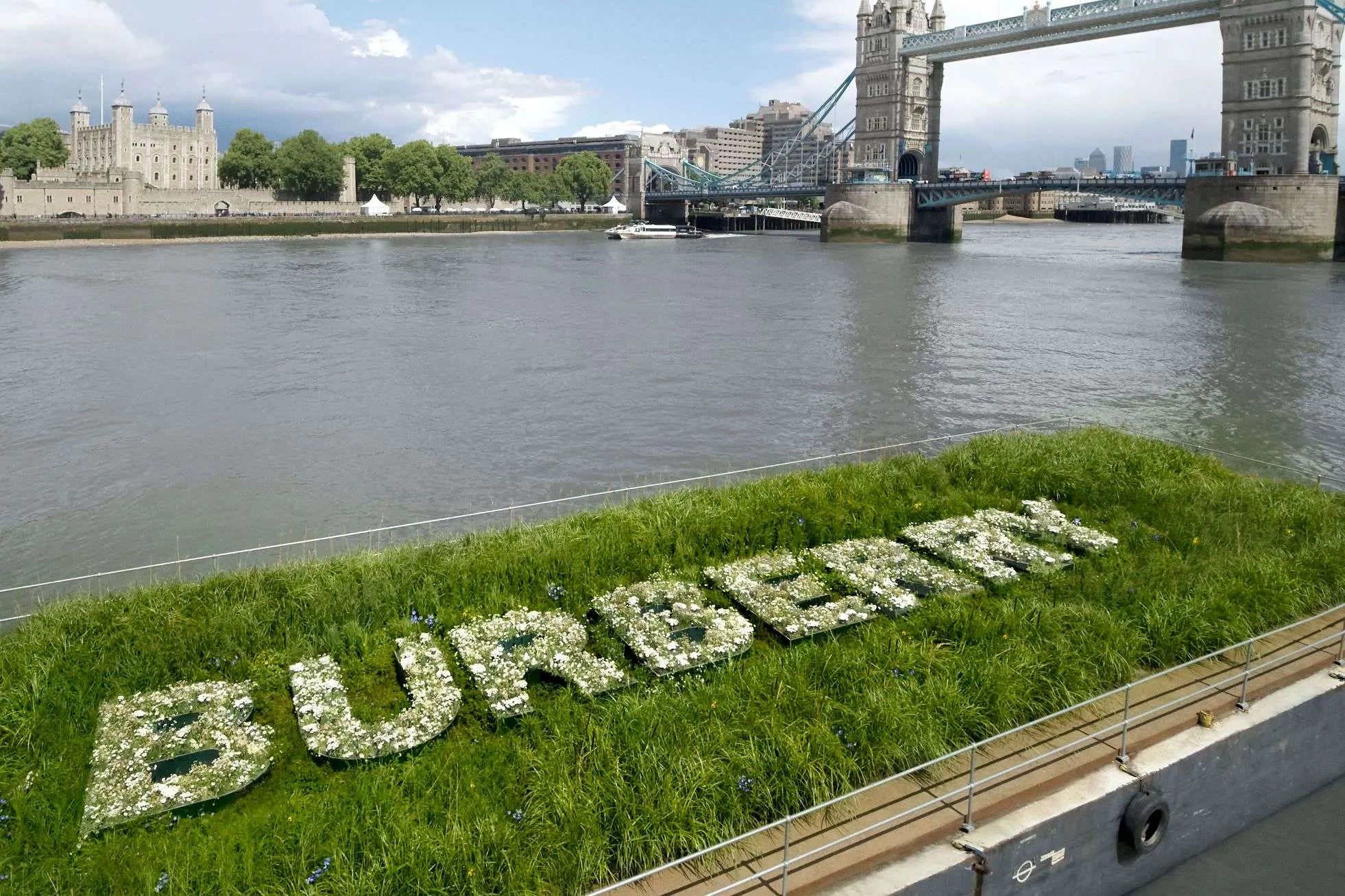 Burberry Superbloom digital out-of-home campaign with Meta